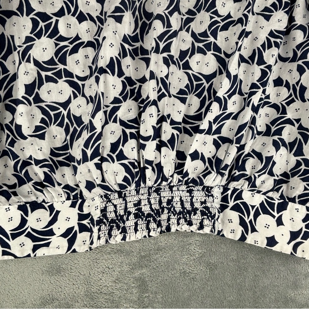 Anthropologie Postmark Top Womens 12 Blue White Floral V-Neck - Picture 16 of 16